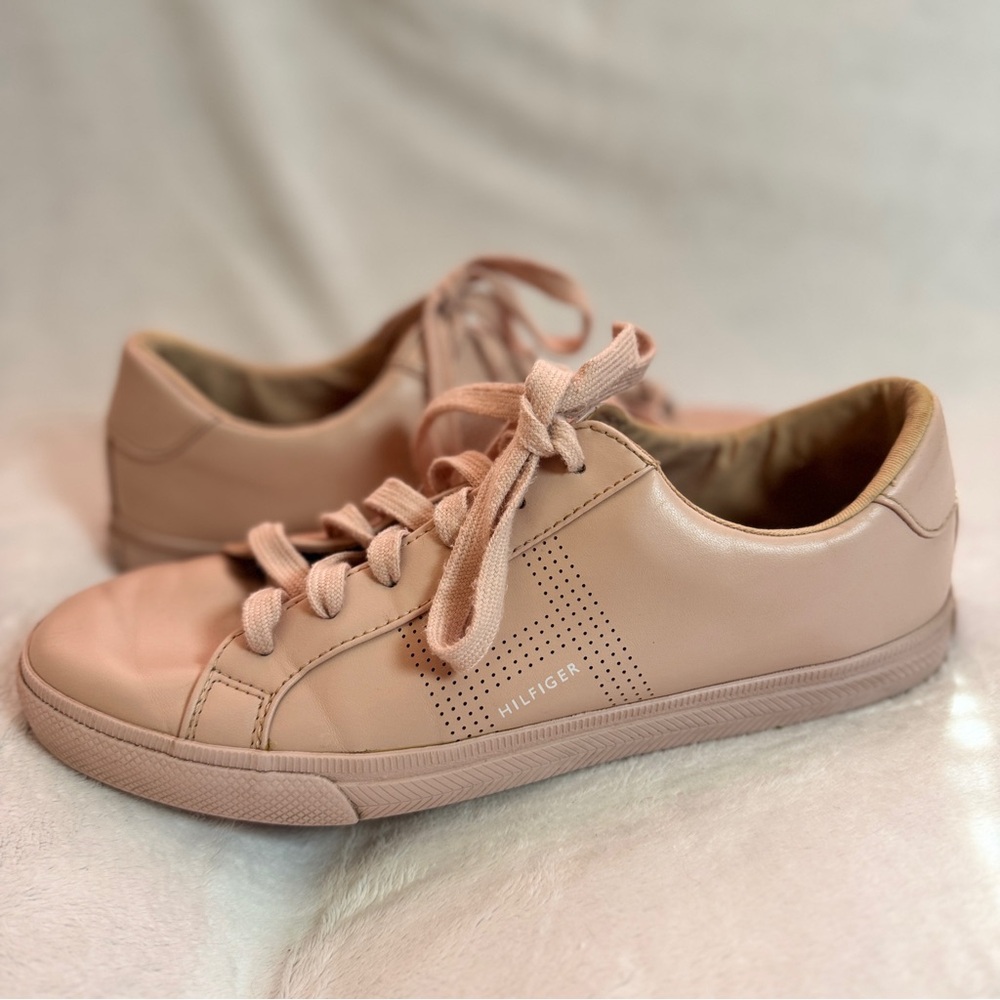 Tommy Hilfigure Blush Pink Sneakers Women’s Size 11M, Leather Sole, TWLuster‎